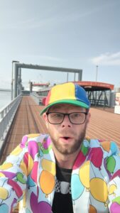 Selfie van Ferry Feest Kindershow op de loopbrug van de Westerschelde Ferry